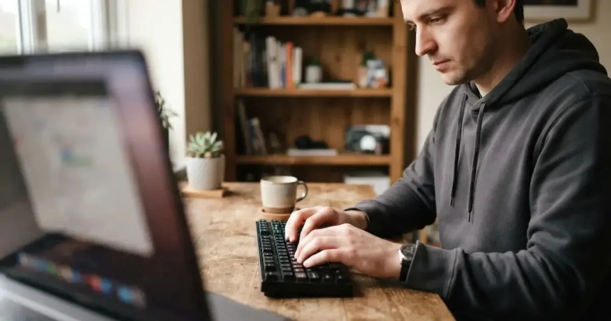 Relay od AnchorShell: samohostowana brama LLM z inteligentnym routingiem i kontrolą tempa zapytań