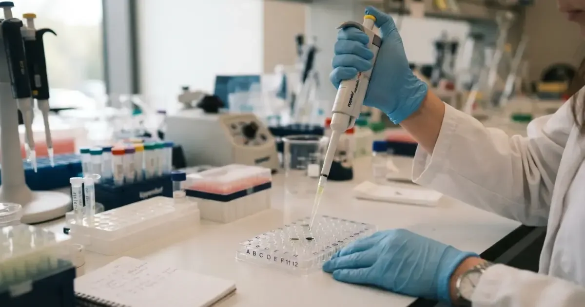SynthID Bio: Google DeepMind wprowadza znakowanie wodne sztucznych białek